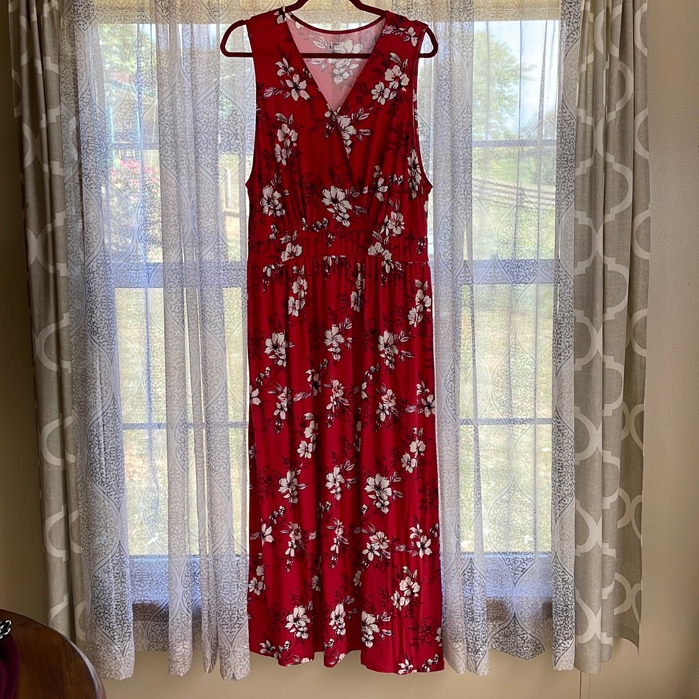 Ladies maxi dress-like new